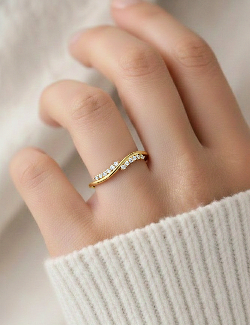 Lab Grown Round Diamond Shape Shank Ring