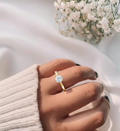 Round Cut High Quality Lab Grown and Natural Diamond Unique Solitaire Prong Set Cluster Promise Ring For Her