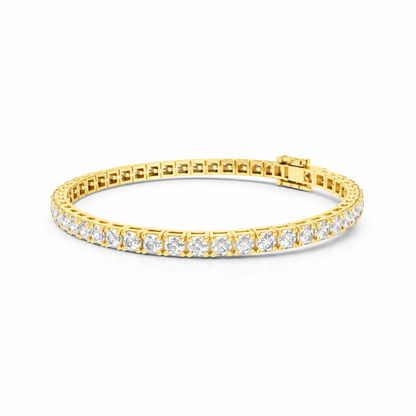 Close up of round lab diamonds on tennis bracelet setting